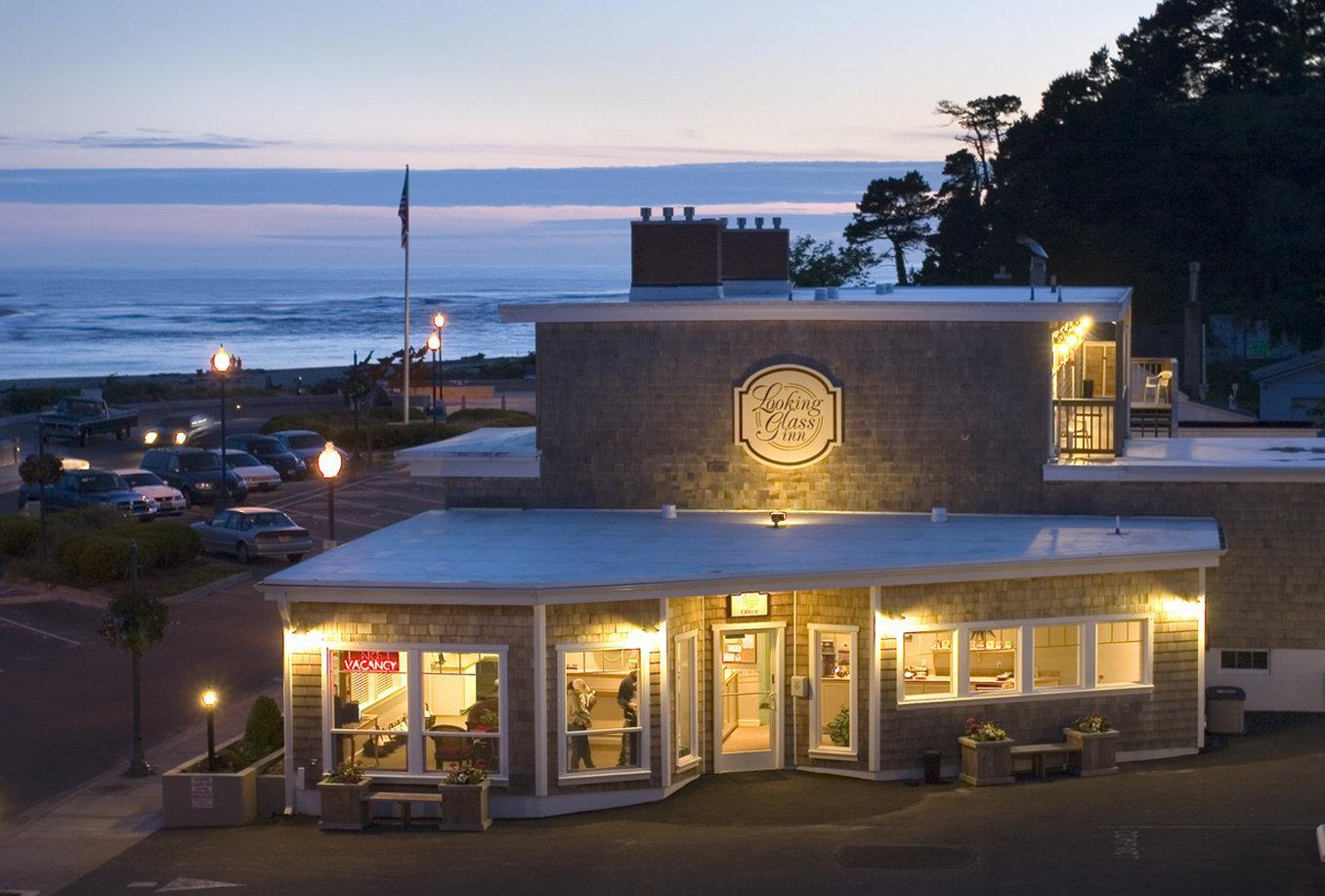 Looking Glass Inn Lincoln City Exterior photo